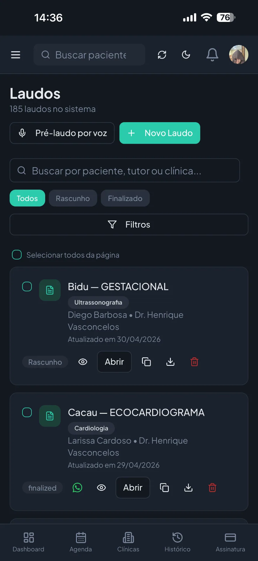 DiagnoLaudos no celular: lista de laudos com busca, filtros por status e botões de pré-laudo por voz e novo laudo